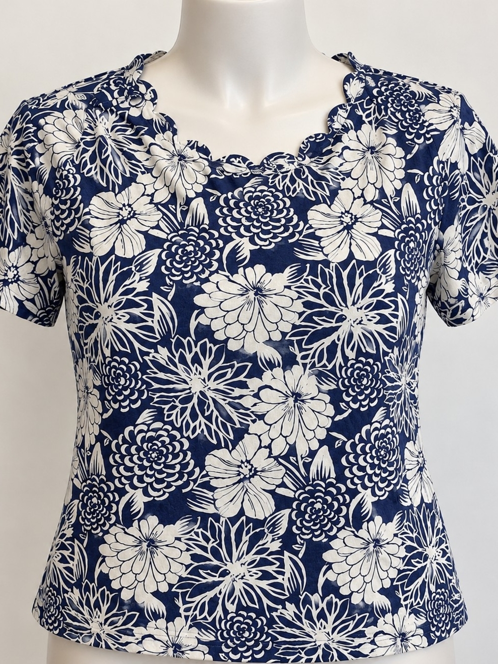 Talbots 3X Navy Blue White Floral Scalloped Neck Short Sleeve Top